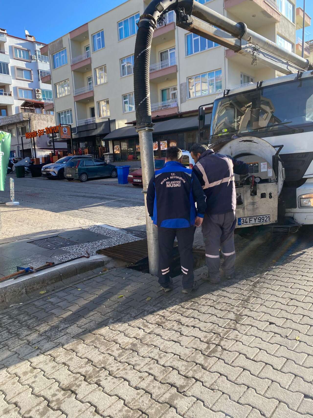 MUSKİ’den Emirbeyazıt’a Hızlı Çözüm: Sokaktaki Tıkanıklık Giderildi 3